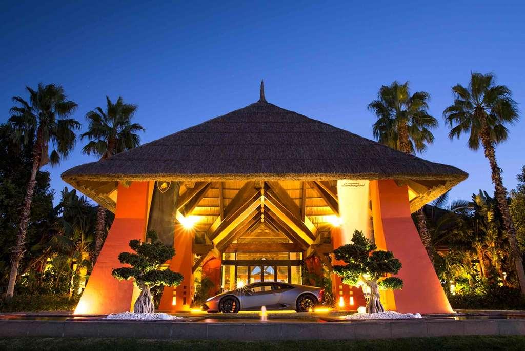 Asia Gardens Hotel & Thai Spa, A Royal Hideaway Hotel Финестрат Екстериор снимка The entrance of the resort