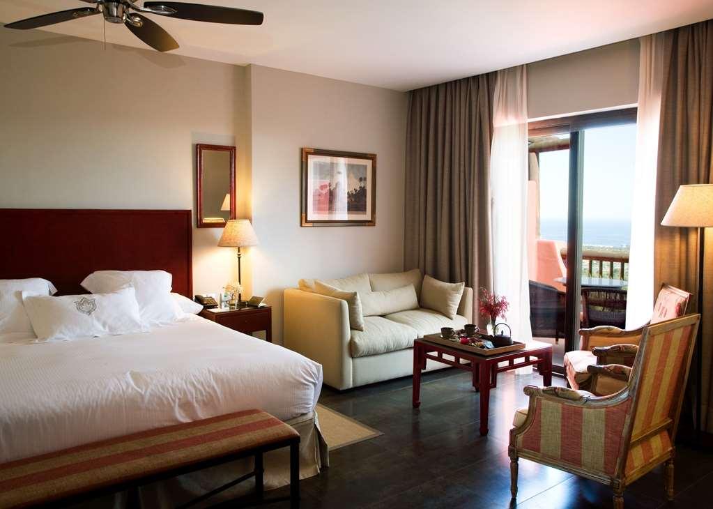 Asia Gardens Hotel & Thai Spa, A Royal Hideaway Hotel Финестрат Стая снимка A room at the Hotel