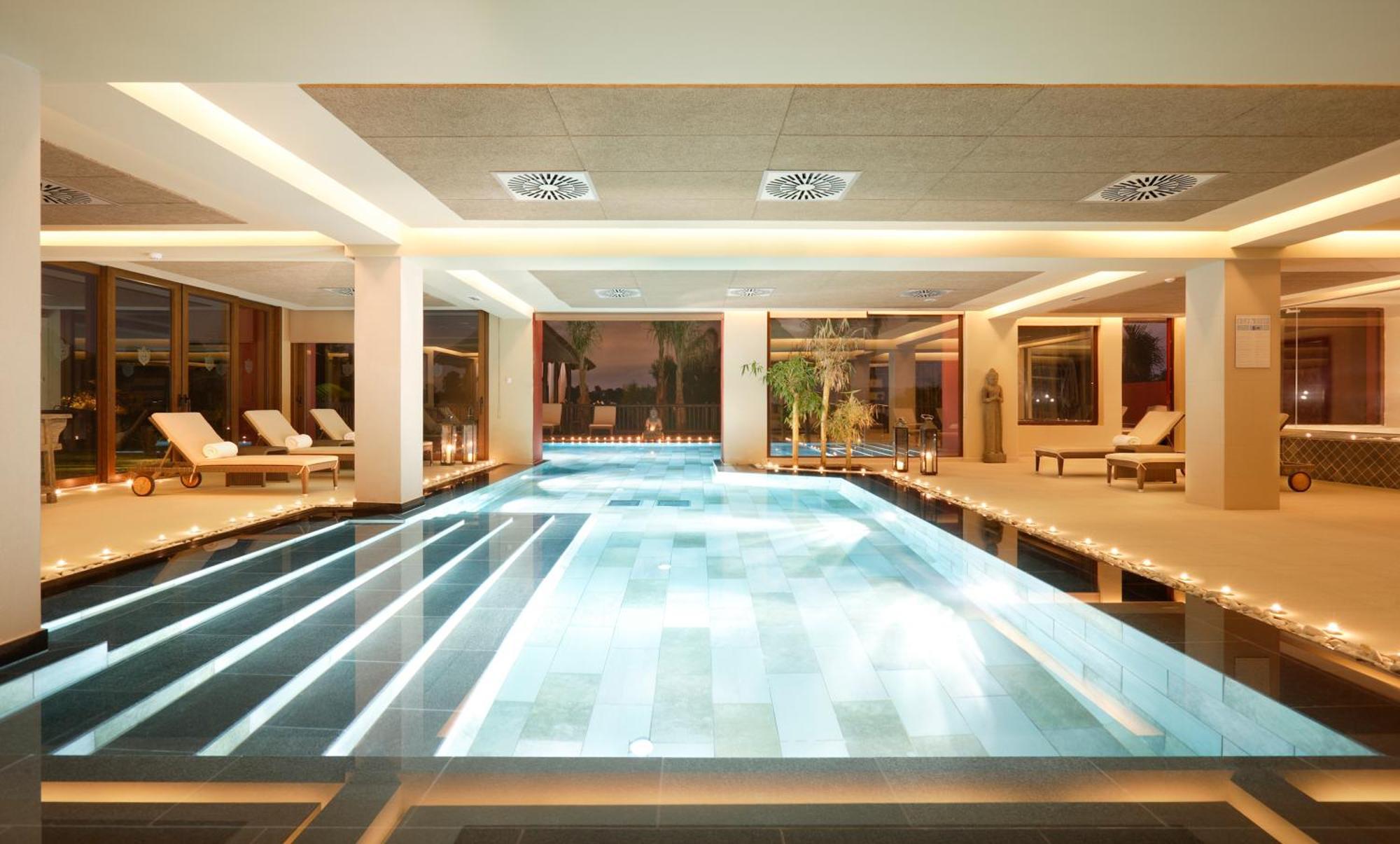 Asia Gardens Hotel & Thai Spa, A Royal Hideaway Hotel Финестрат Екстериор снимка The swimming pool at the hotel