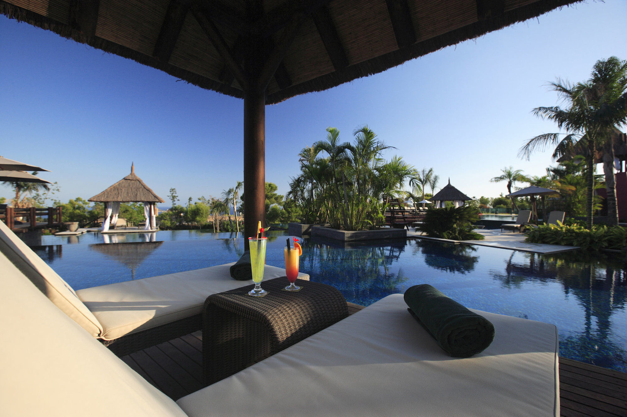 Asia Gardens Hotel & Thai Spa, A Royal Hideaway Hotel Финестрат Съоръжения снимка The pool at the resort