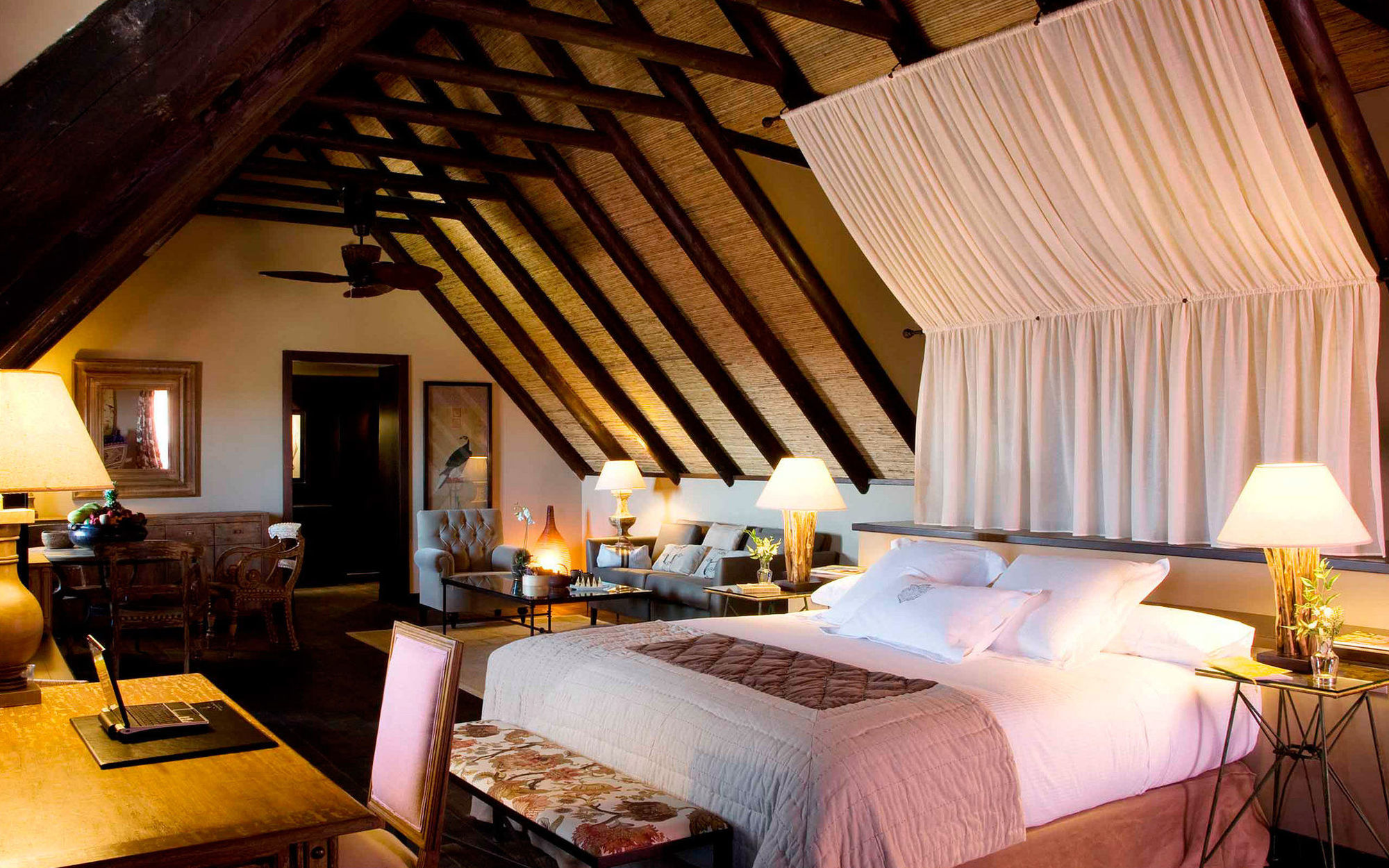 Asia Gardens Hotel & Thai Spa, A Royal Hideaway Hotel Финестрат Стая снимка Suite at the Hotel Hacienda Uxmal