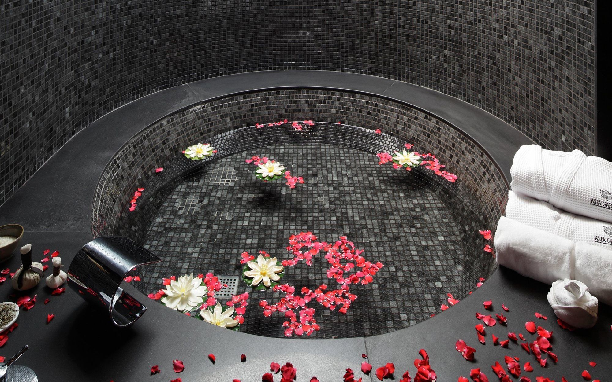 Asia Gardens Hotel & Thai Spa, A Royal Hideaway Hotel Финестрат Екстериор снимка A spa at the Four Seasons Hotel, Hong Kong