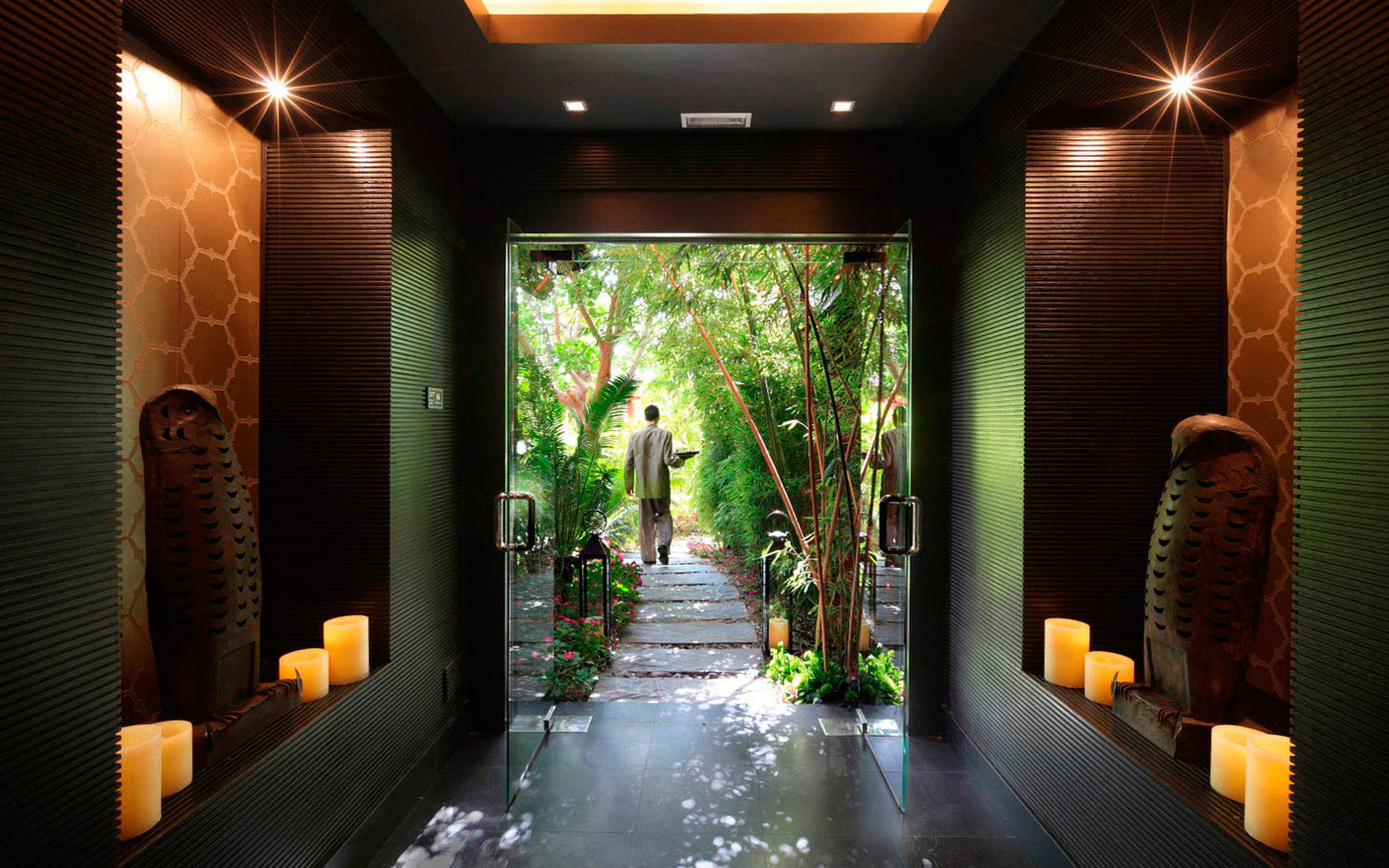 Asia Gardens Hotel & Thai Spa, A Royal Hideaway Hotel Финестрат Ресторант снимка Entrance to the spa at The Ivy at Veranda