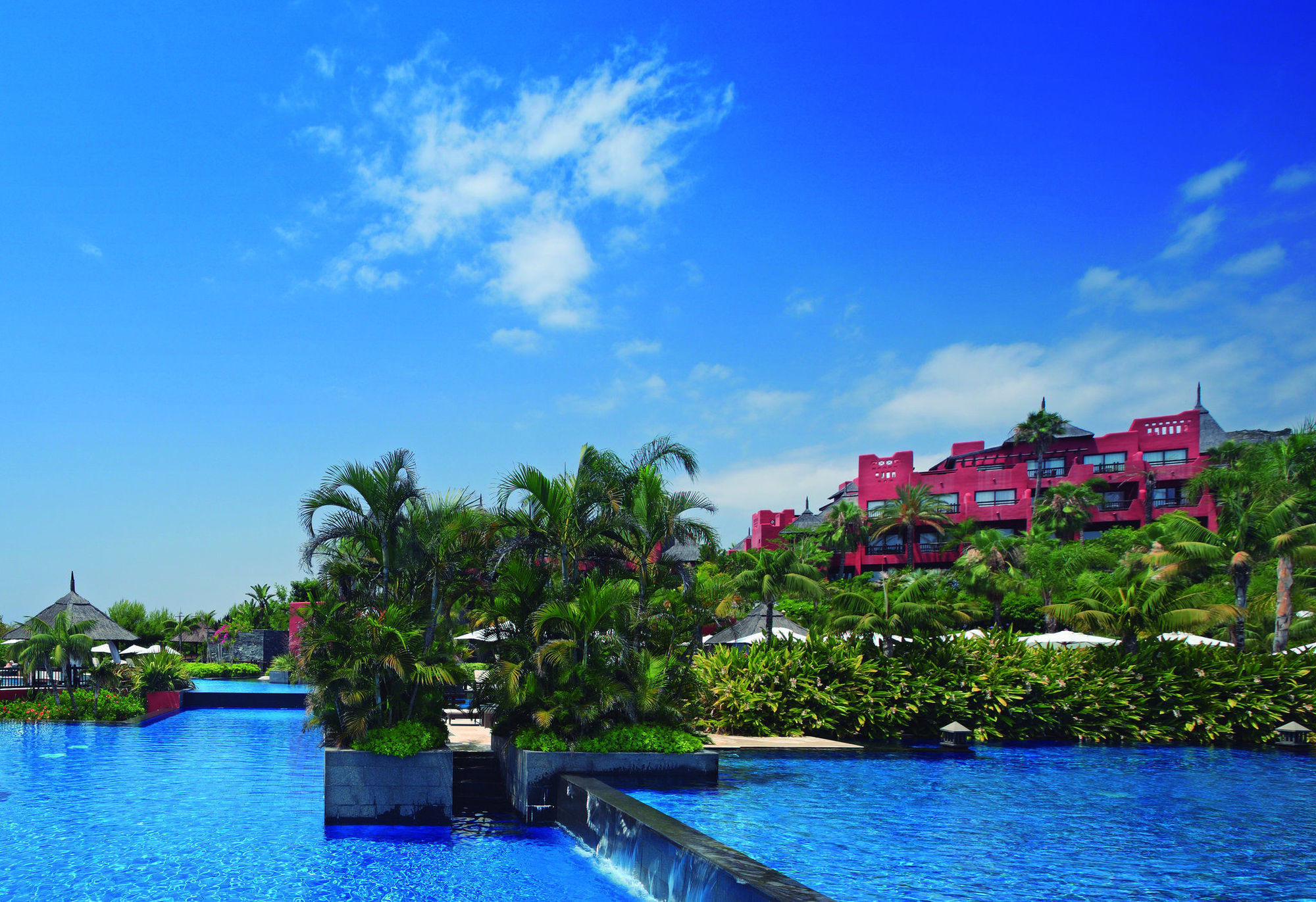 Asia Gardens Hotel & Thai Spa, A Royal Hideaway Hotel Финестрат Екстериор снимка The pool at the Sheraton Nha Trang Hotel & Spa Resort