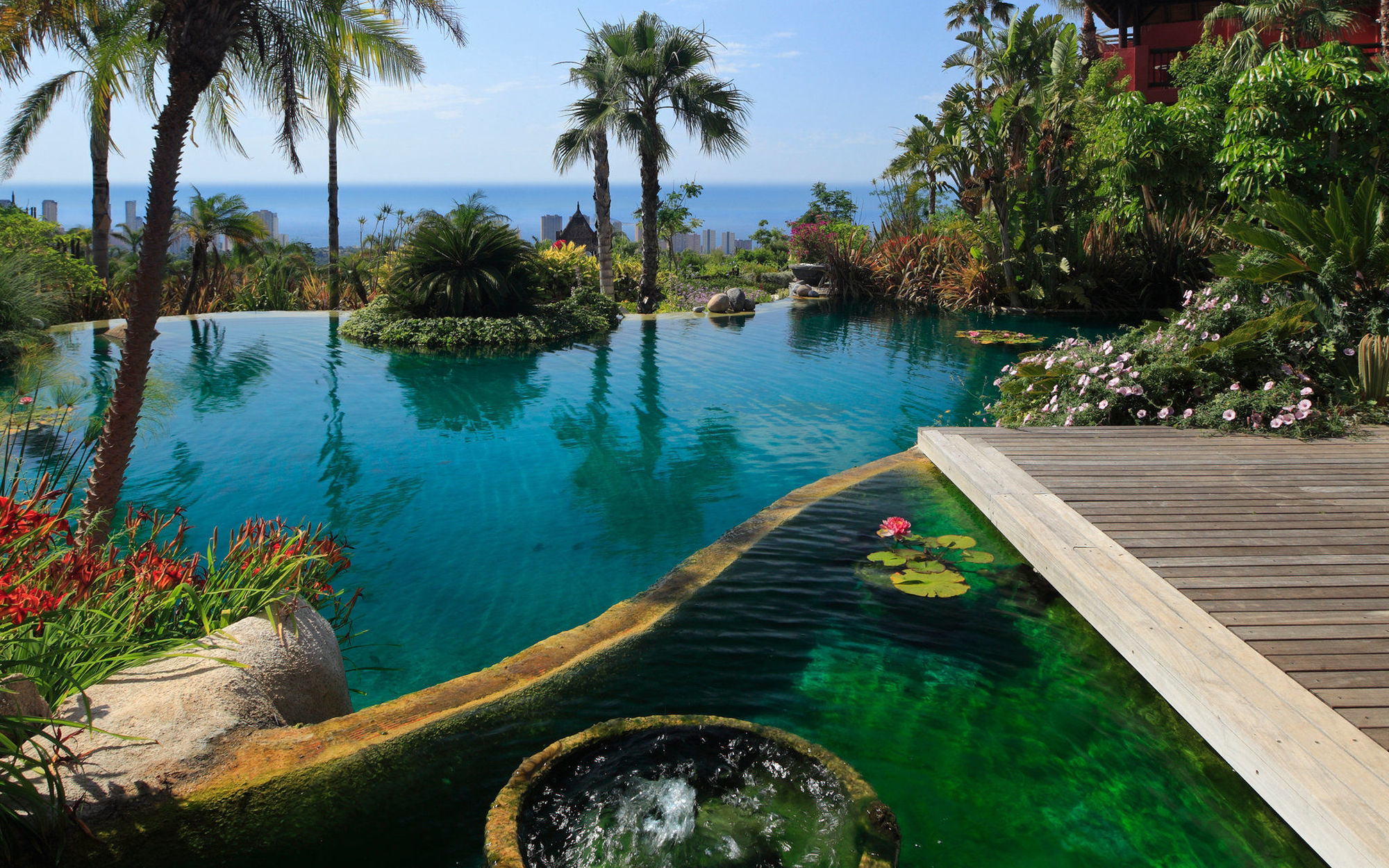 Asia Gardens Hotel & Thai Spa, A Royal Hideaway Hotel Финестрат Екстериор снимка The pool at the Four Seasons Hotel