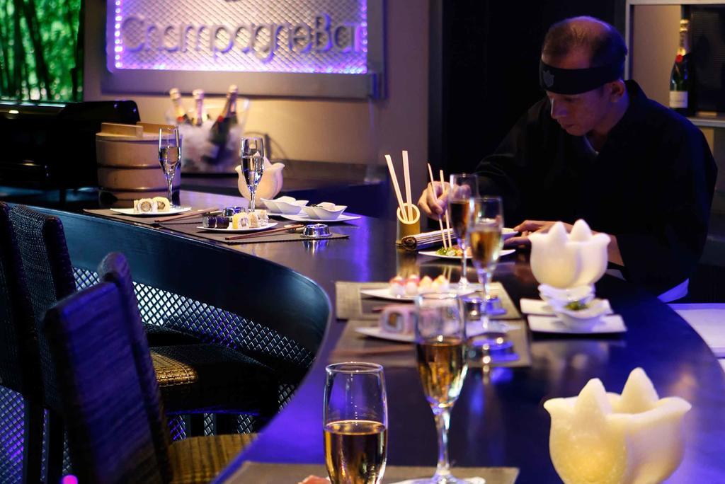 Asia Gardens Hotel & Thai Spa, A Royal Hideaway Hotel Финестрат Екстериор снимка A sushi bar in Paris