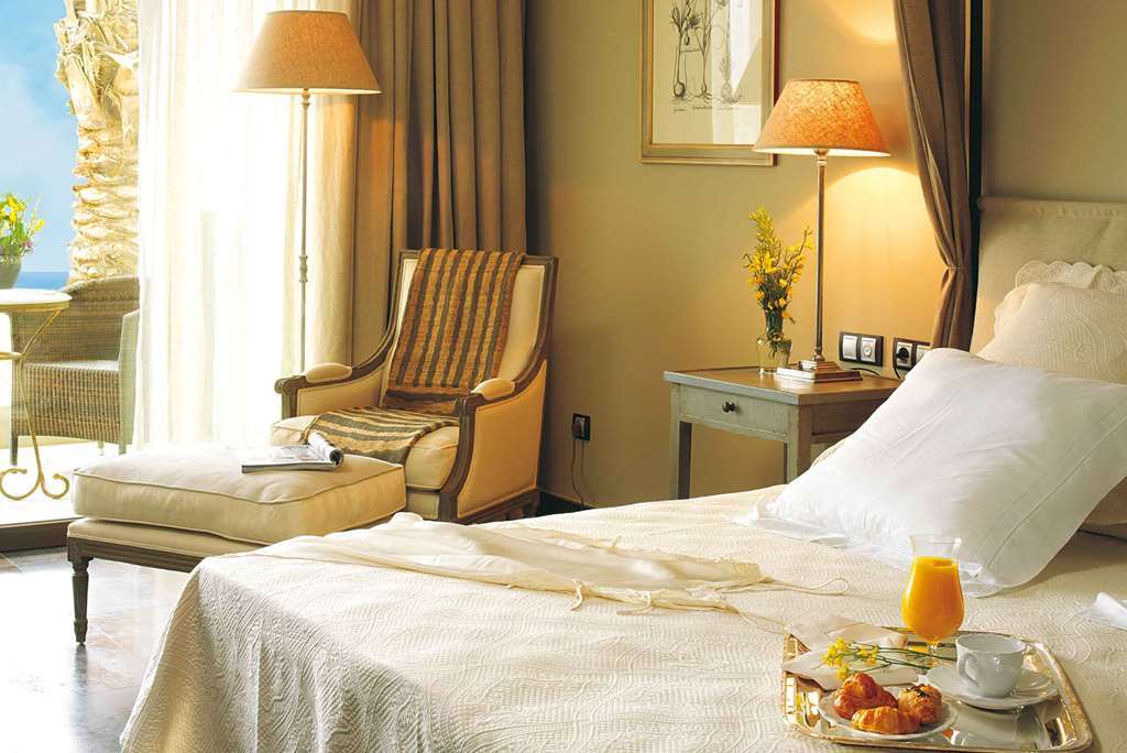 Asia Gardens Hotel & Thai Spa, A Royal Hideaway Hotel Финестрат Стая снимка A room at the hotel