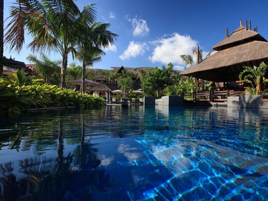 Asia Gardens Hotel & Thai Spa, A Royal Hideaway Hotel Финестрат Екстериор снимка The pool at the Four Seasons Resort