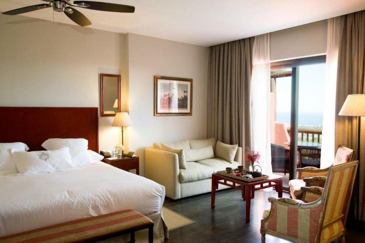 Asia Gardens Hotel & Thai Spa, A Royal Hideaway Hotel Финестрат Екстериор снимка A room at the Four Seasons Hotel